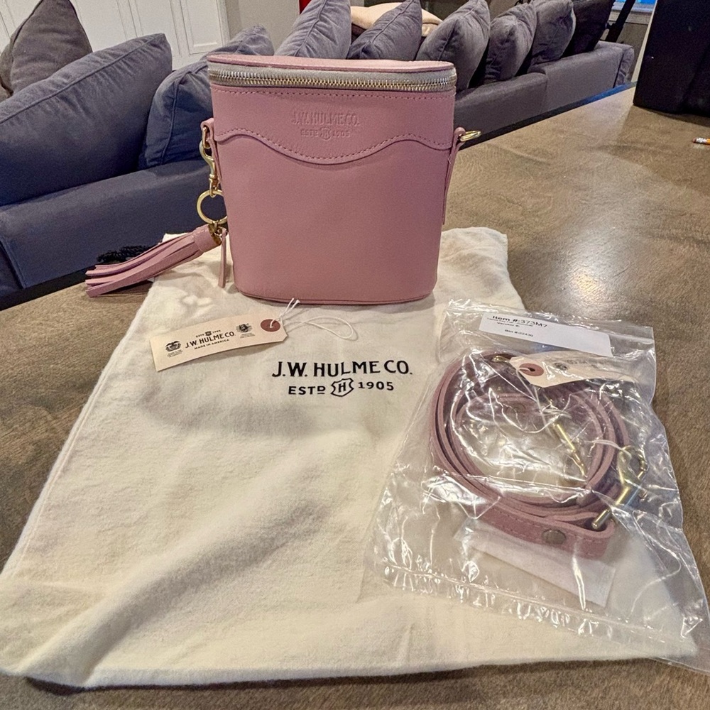 Chic Pink Crossbody Bag with Structured Design